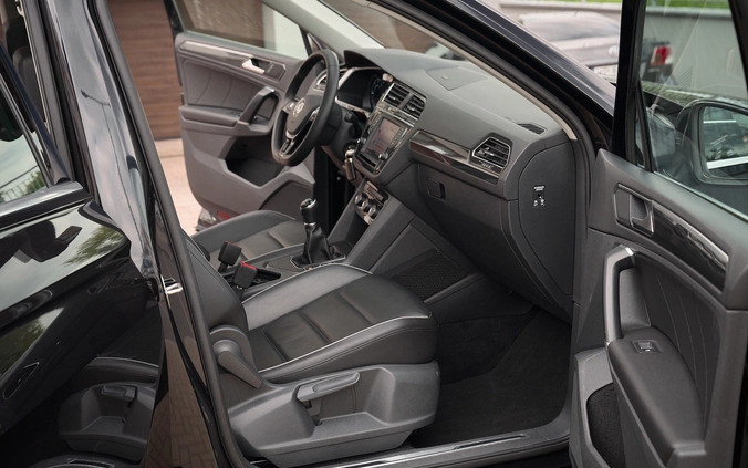 Volkswagen Tiguan cena 79700 przebieg: 213000, rok produkcji 2016 z Płock małe 781